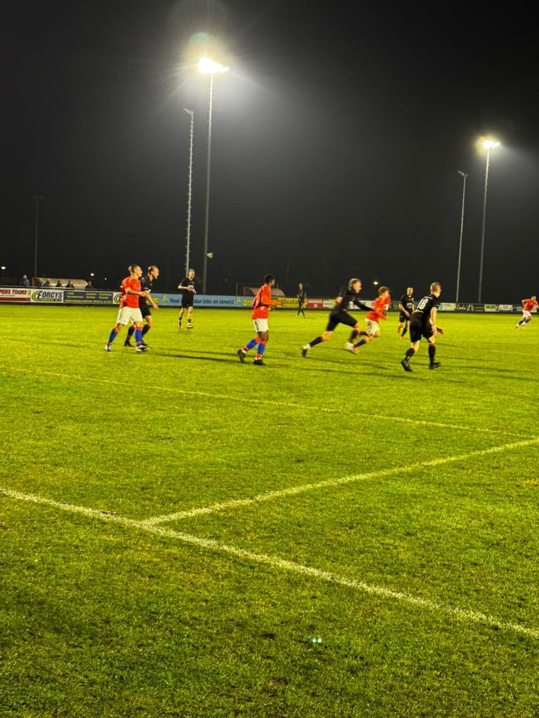 Koploper Hollanscheveld neemt horde CSVC vrij gemakkelijk 1